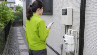 空き家の電気・ガス・水道は止める？残す？管理しやすい考え方