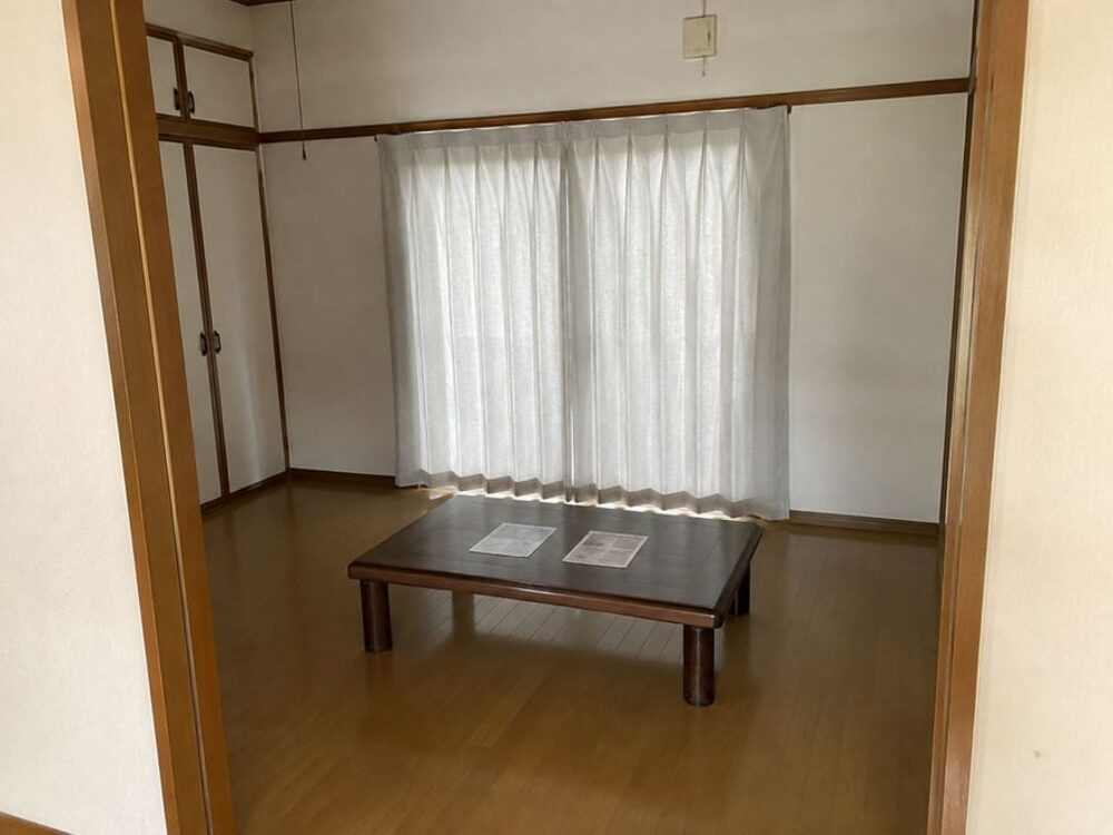 空き家管理レポートの作業前の写真：洋室 換気
