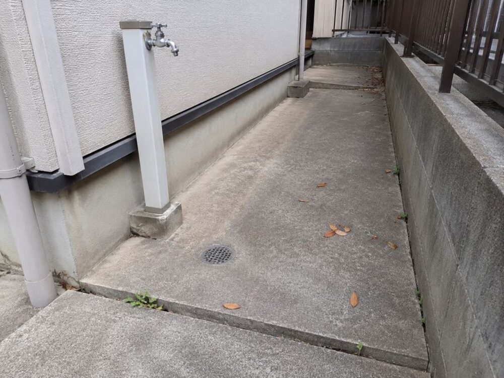 空き家管理レポートの作業前の写真：立水栓まわり